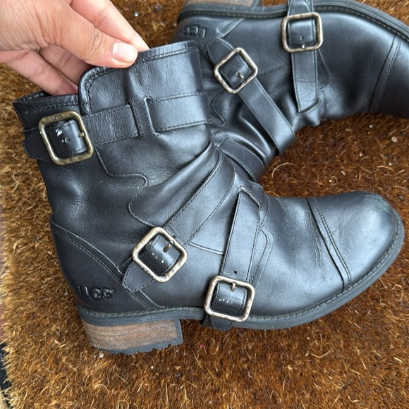 UGG  Black Leather Shearling Women’s Boots 
Size 6.5 - Picture 3 of 9